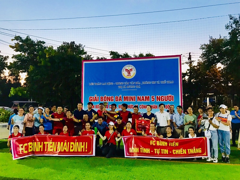 Bế mạc giải bóng đá mini 5 người dành cho cán bộ, công chức, viên chức, người lao động thị xã Hương Trà năm 2022